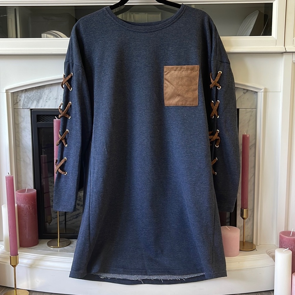 sweatshirt dress with brown details